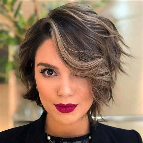 cabelo chanel curto ondulado|Short Bob – 62 Cortes Apaixonantes que Você Vai Querer Fazer .